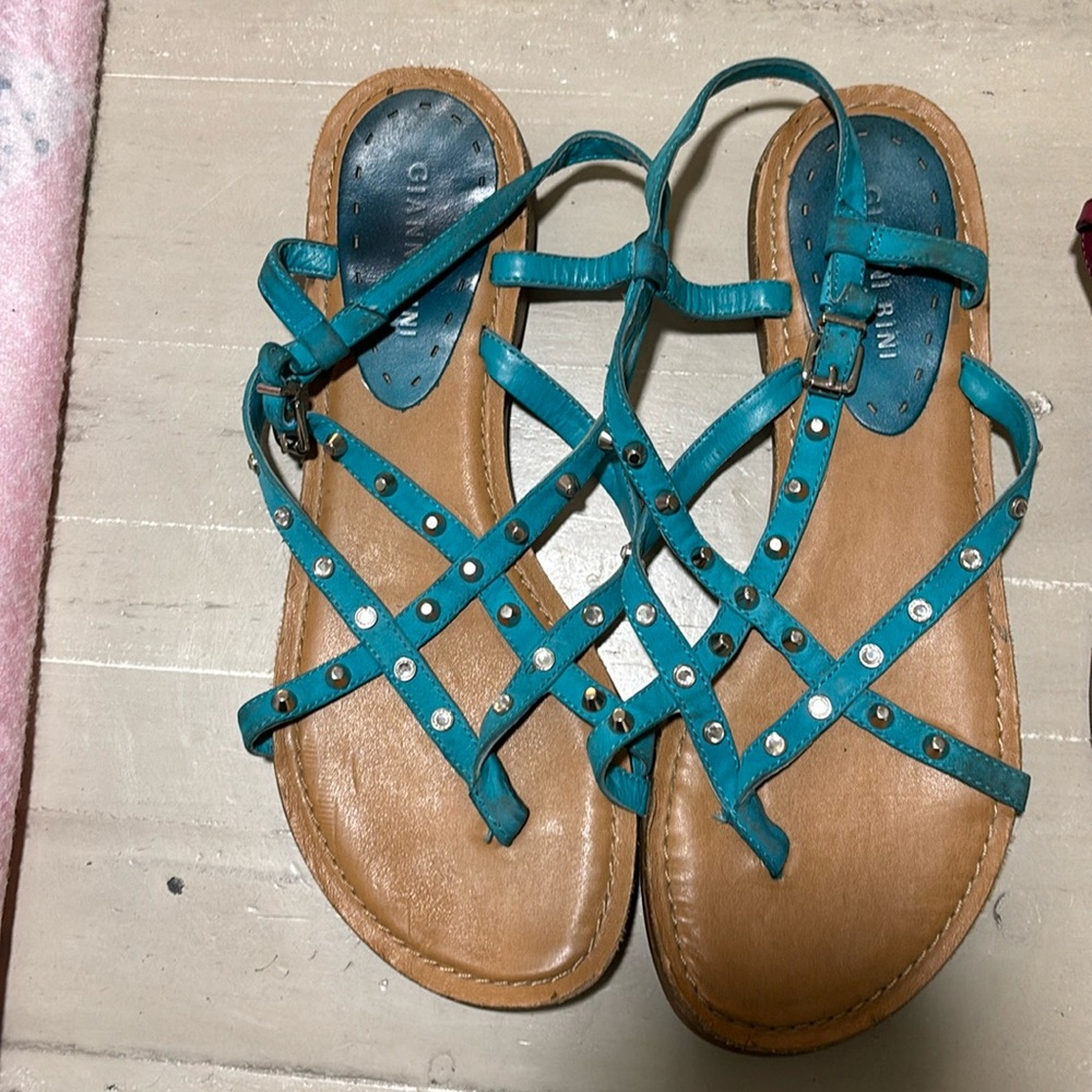 Resell of 4 pairs of women’s sandals